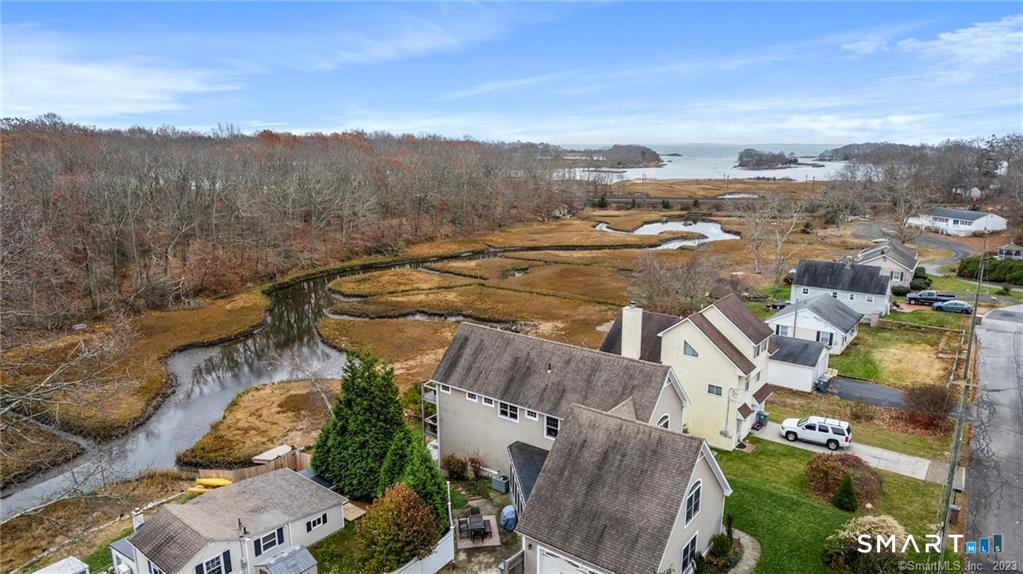 33 Marshfield Road East Lyme CT 06357