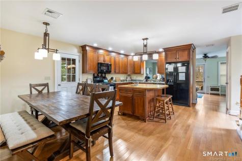 33 Marshfield Road East Lyme CT 06357