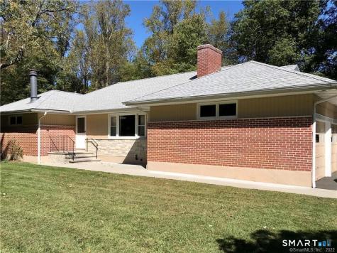 17 Pond Lane Trumbull CT 06611