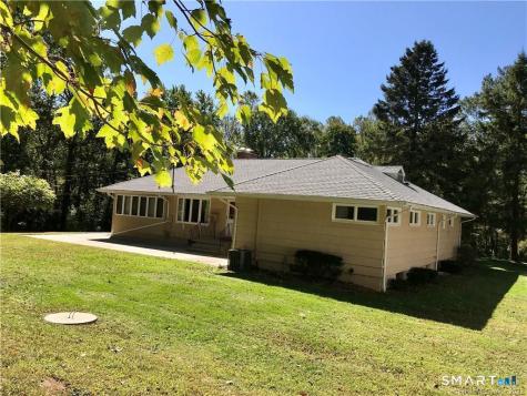 17 Pond Lane Trumbull CT 06611