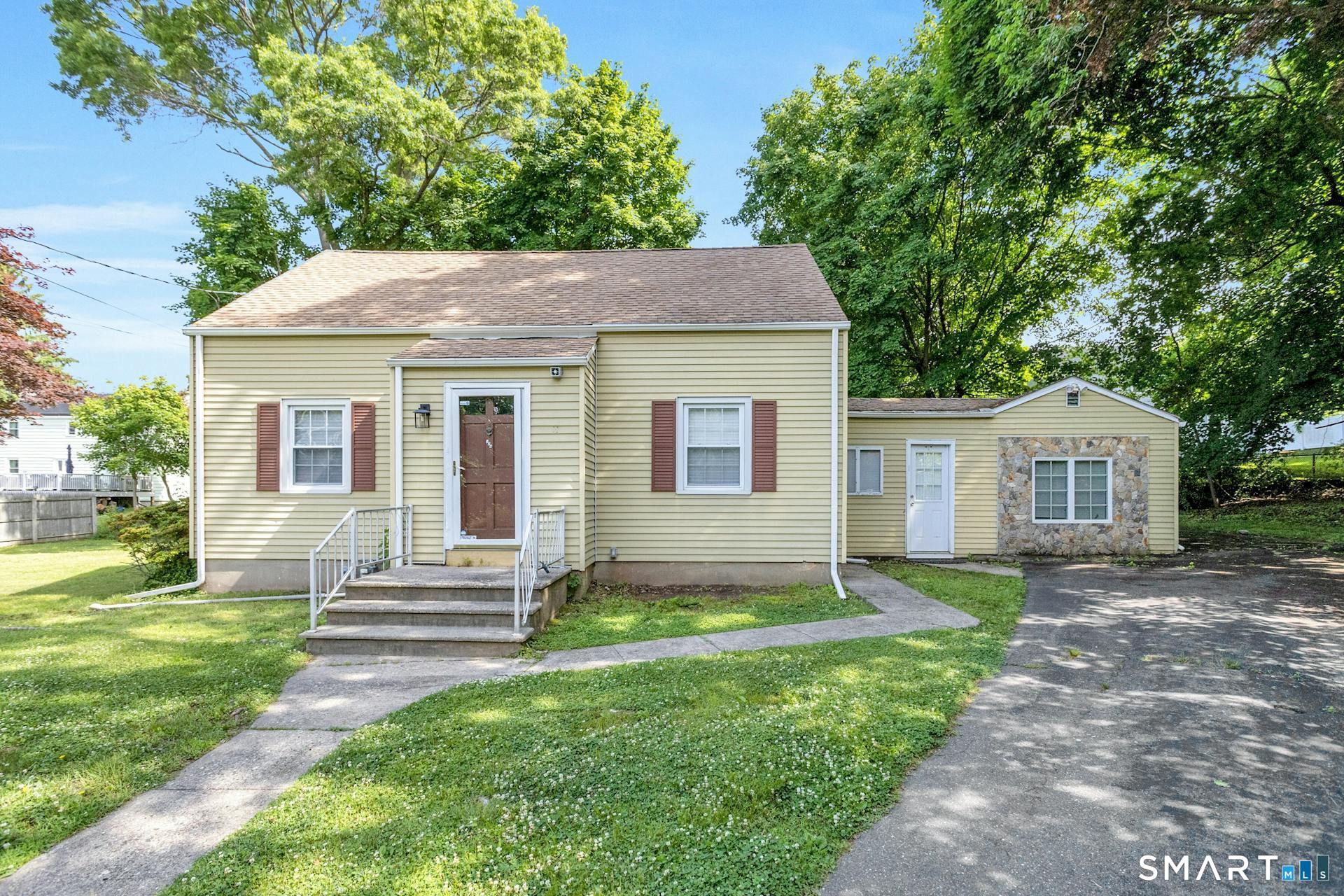 124 Minturn Place Bridgeport CT 06606