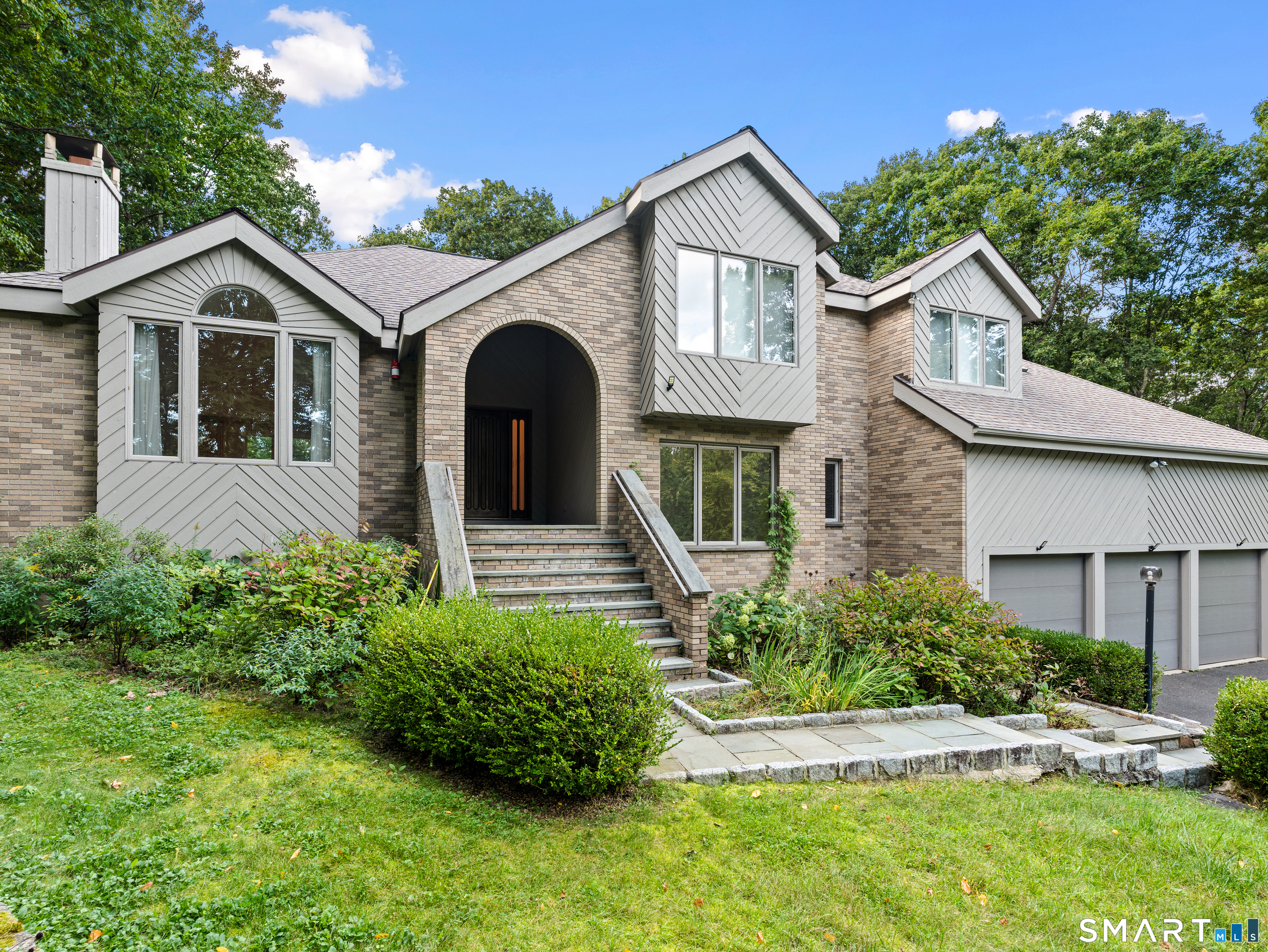 Danbury CT, 8 Sierra Way