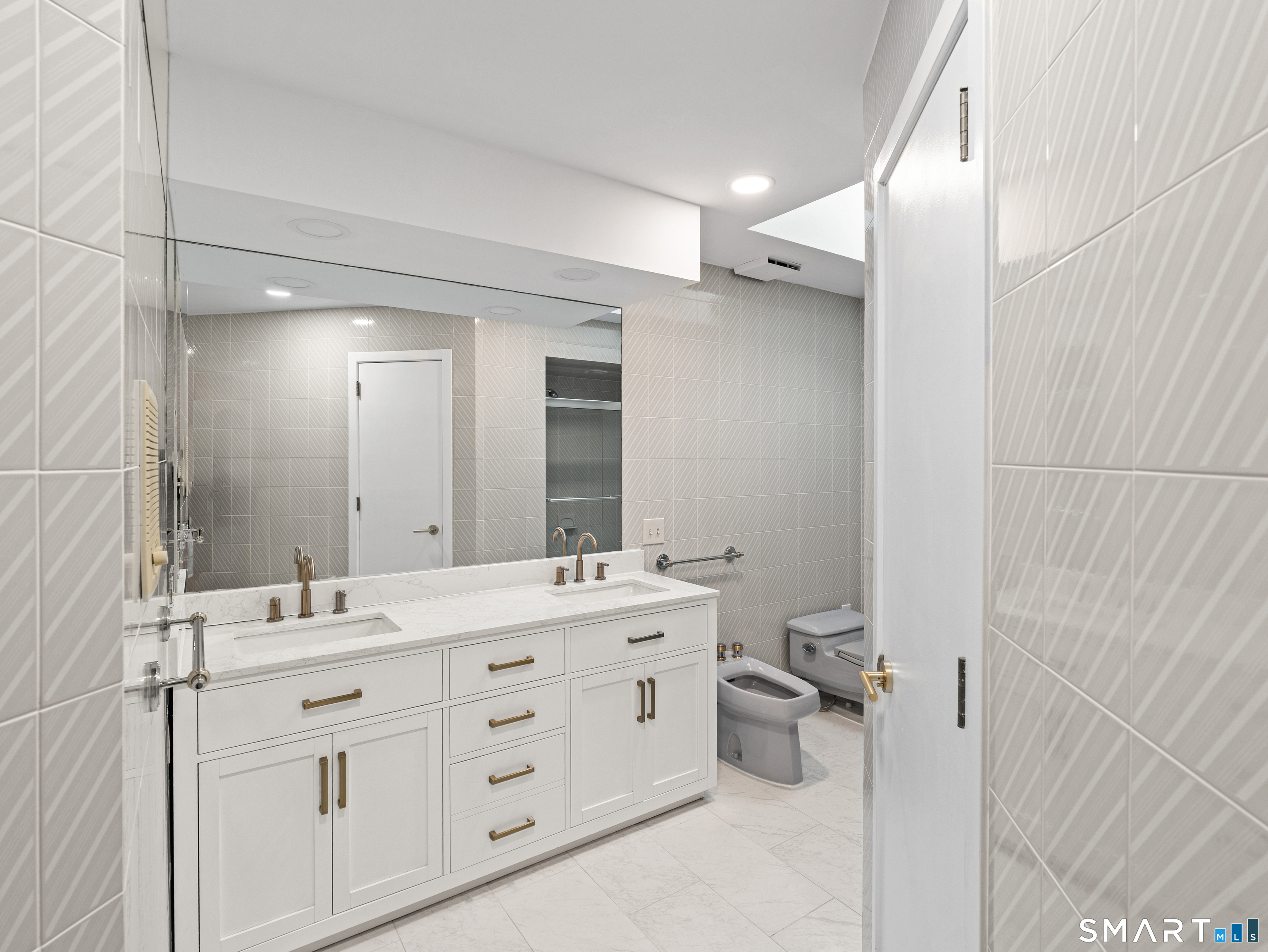 8 Sierra Way Danbury CT 06810