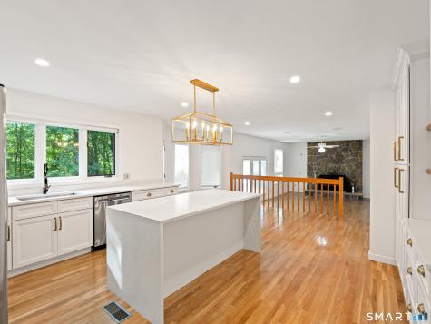 8 Sierra Way Danbury CT 06810