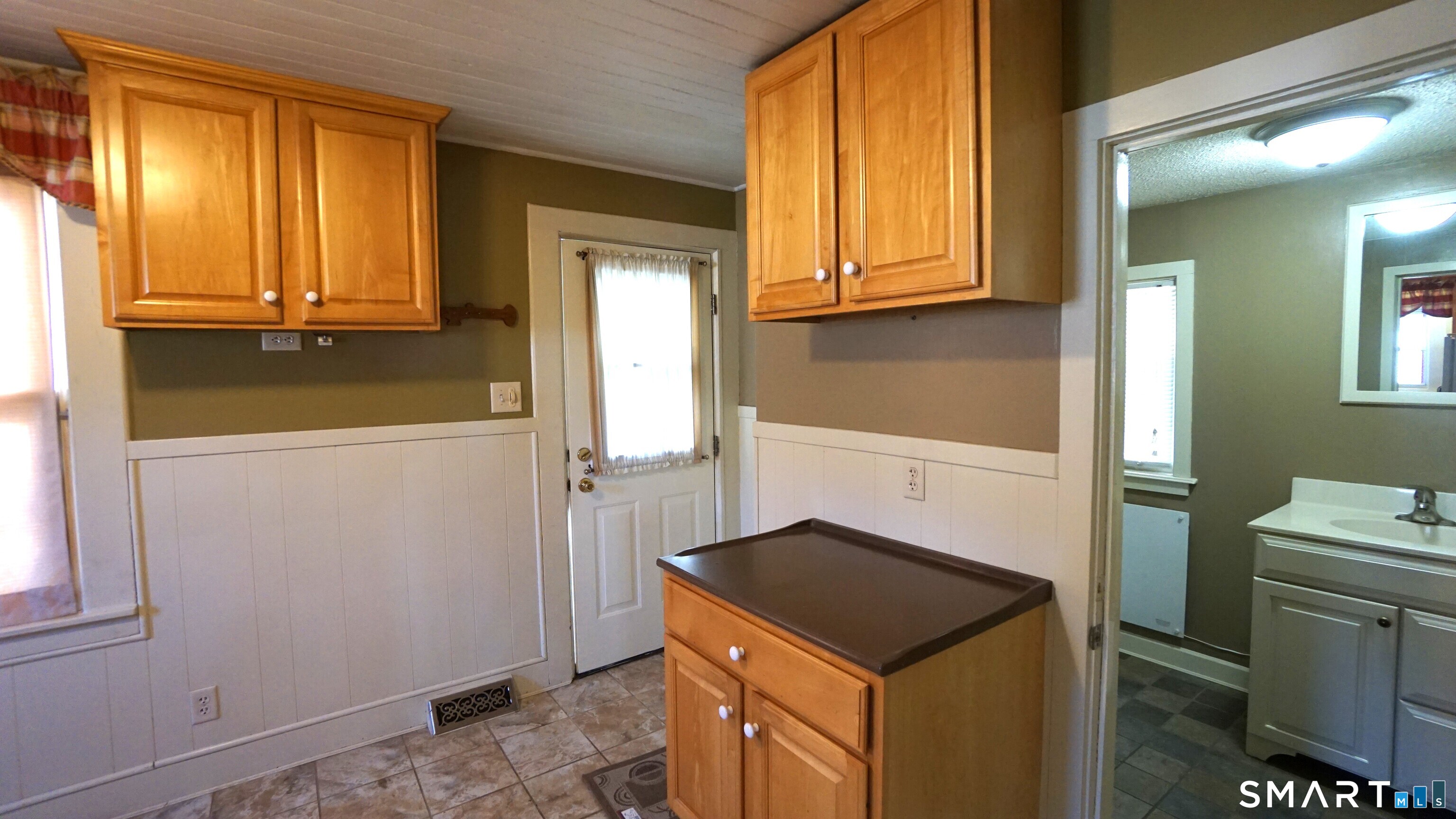42 Woodbridge Street Manchester CT 06042