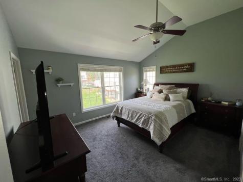 1305 Sienna Drive Danbury CT 06810