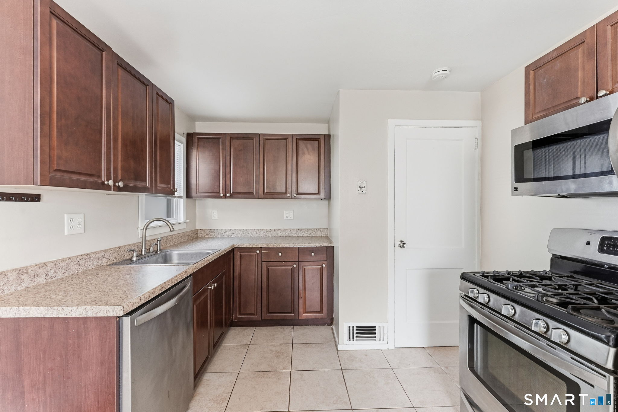 92 Seaman Circle Manchester CT 06040