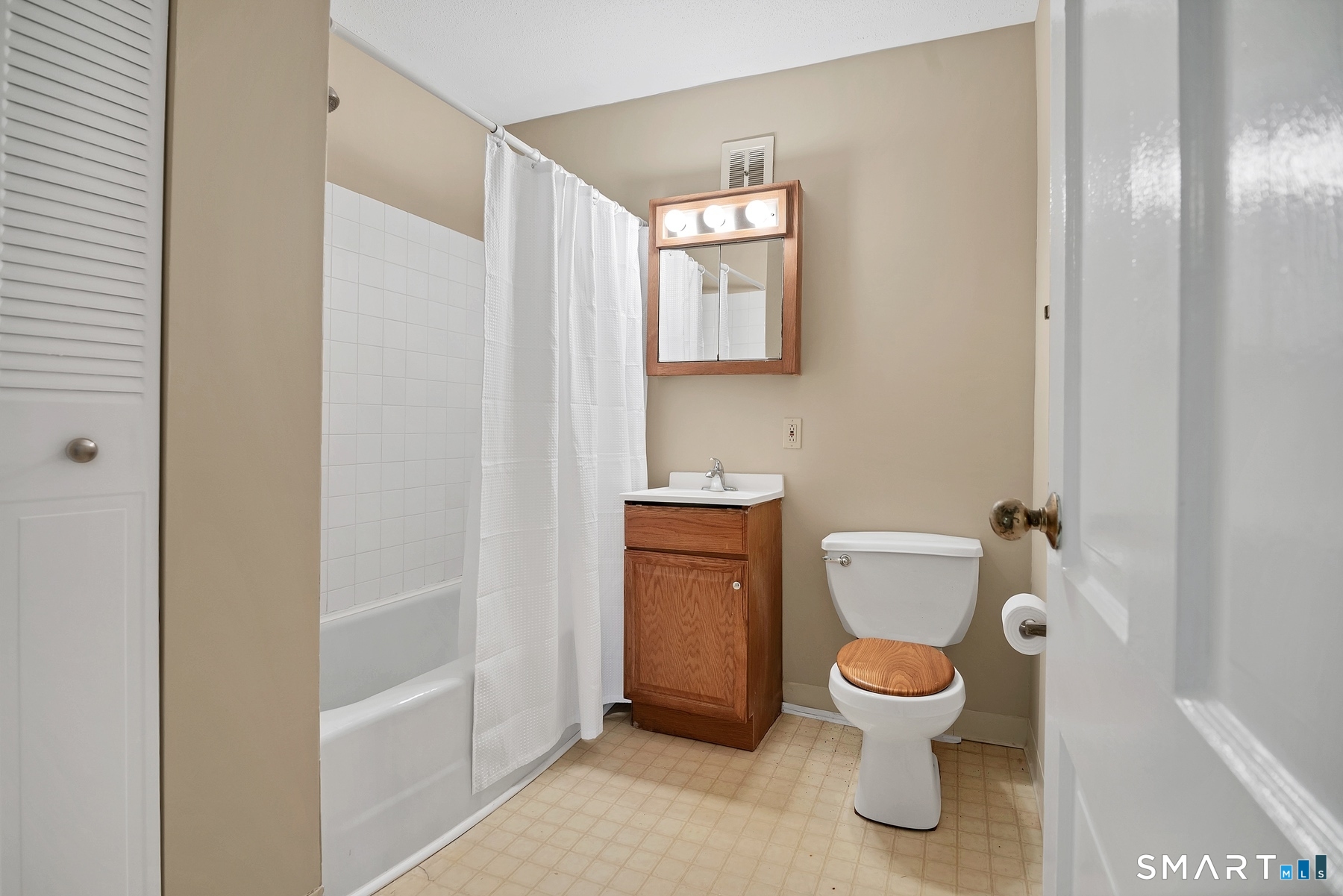 111 Niles Hill Road New London CT 06357