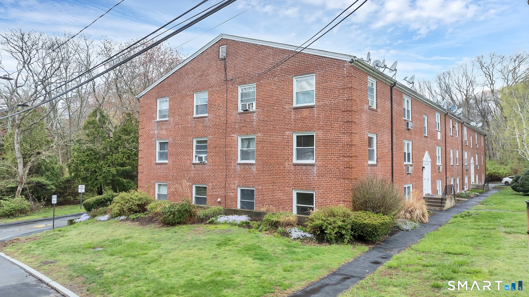 111 Niles Hill Road New London CT 06357