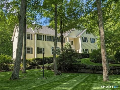 12 Carriage Hill Road Woodbridge CT 06525