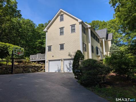 12 Carriage Hill Road Woodbridge CT 06525