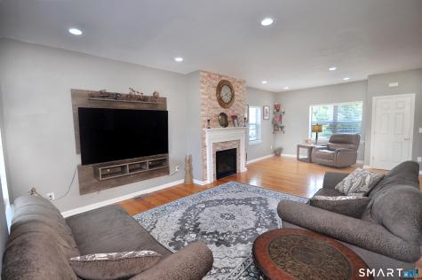 81 Windermere Village R Road Ellington CT 06029