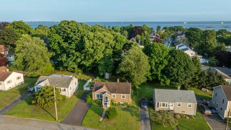 77 Bayshore Drive New London CT 06320