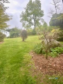 13 Broken Arrow Road Hamden CT 06518