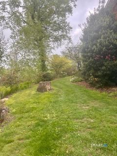 13 Broken Arrow Road Hamden CT 06518