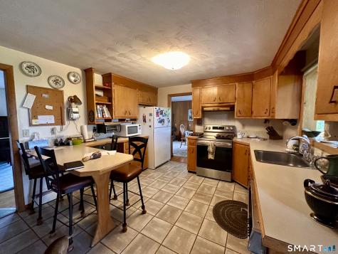 13 Broken Arrow Road Hamden CT 06518
