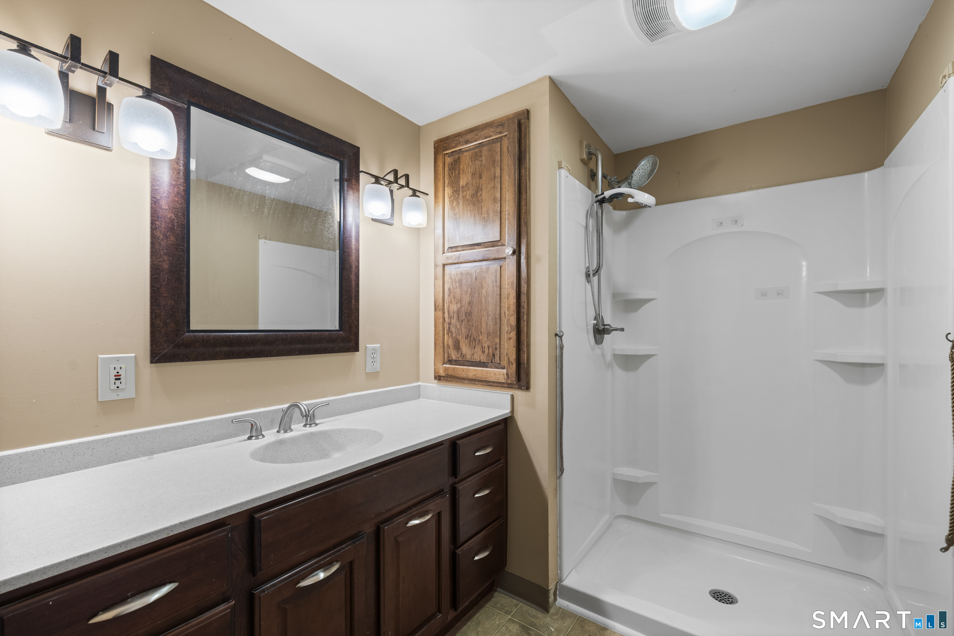 146 Woodland Street Manchester CT 06042