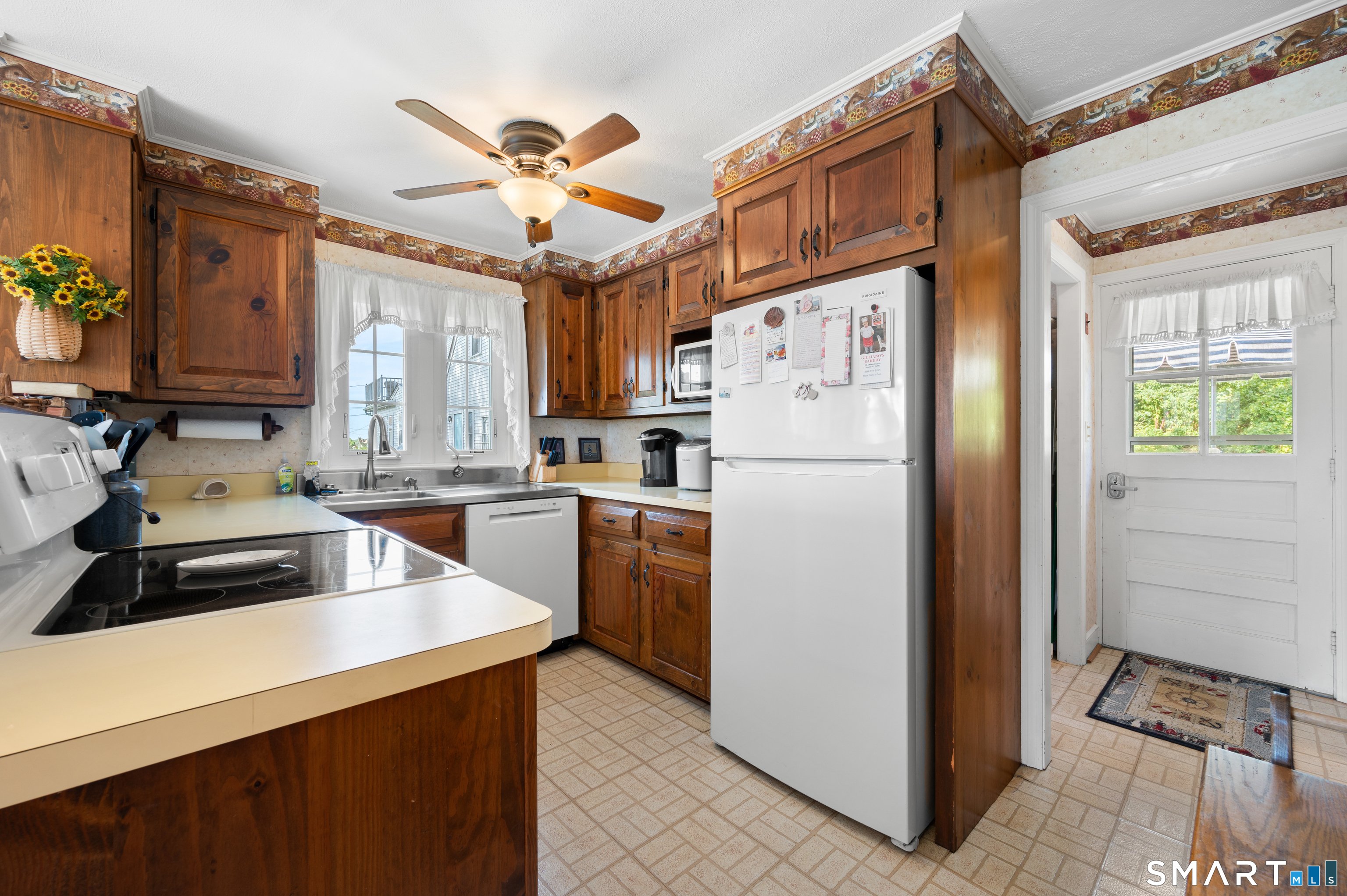 10 Hilltop Road East Lyme CT 06357