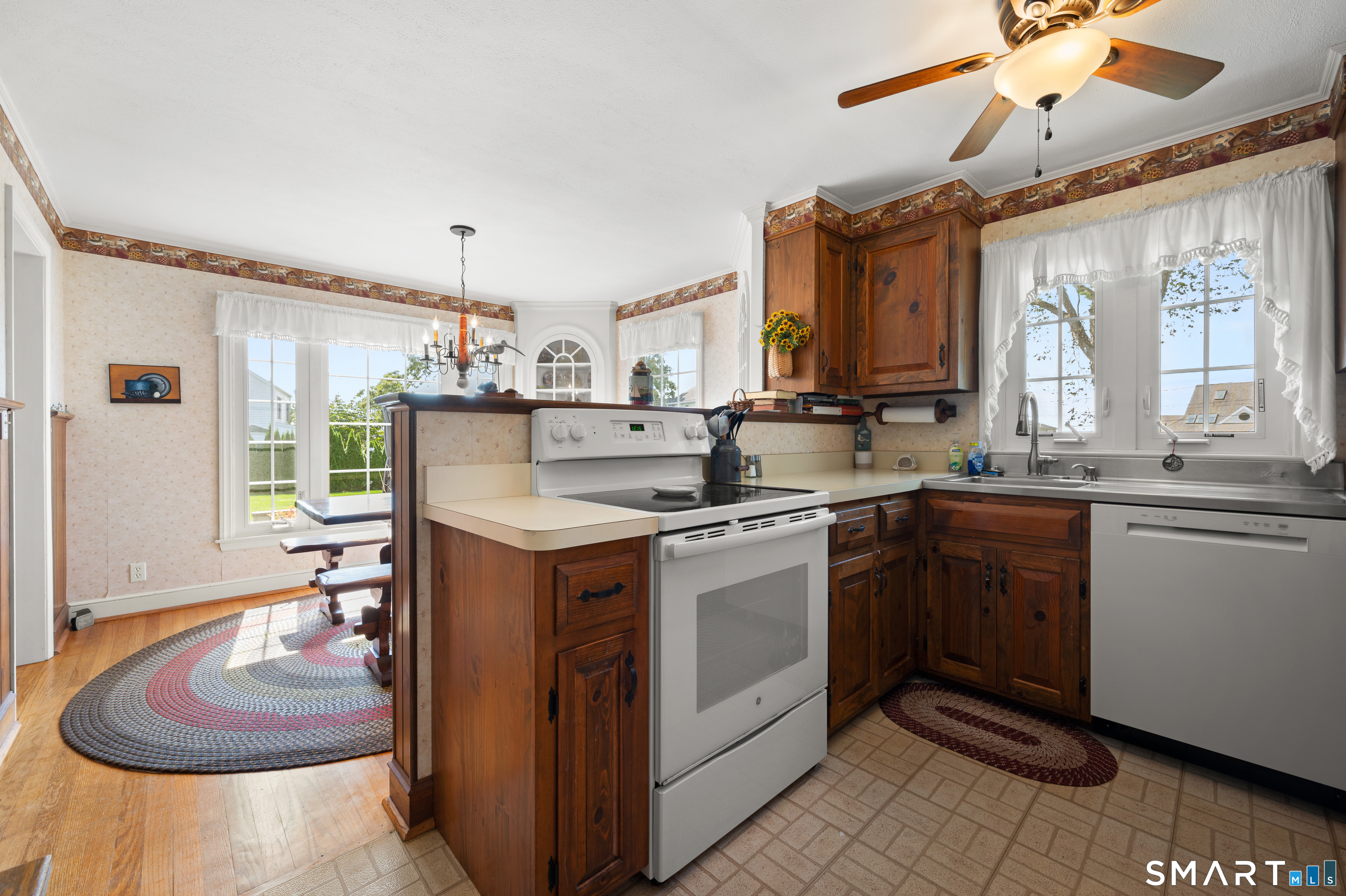 10 Hilltop Road East Lyme CT 06357