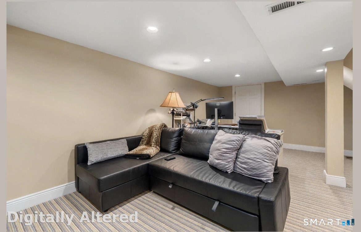 717 Riverside Drive Fairfield CT 06824