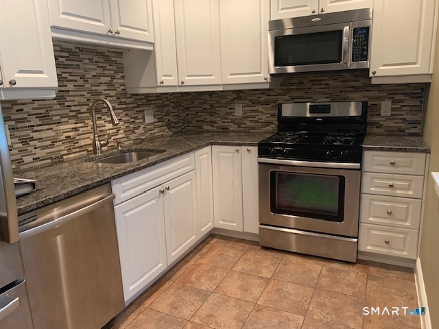 16 Greenbriar Drive Farmington CT 06032