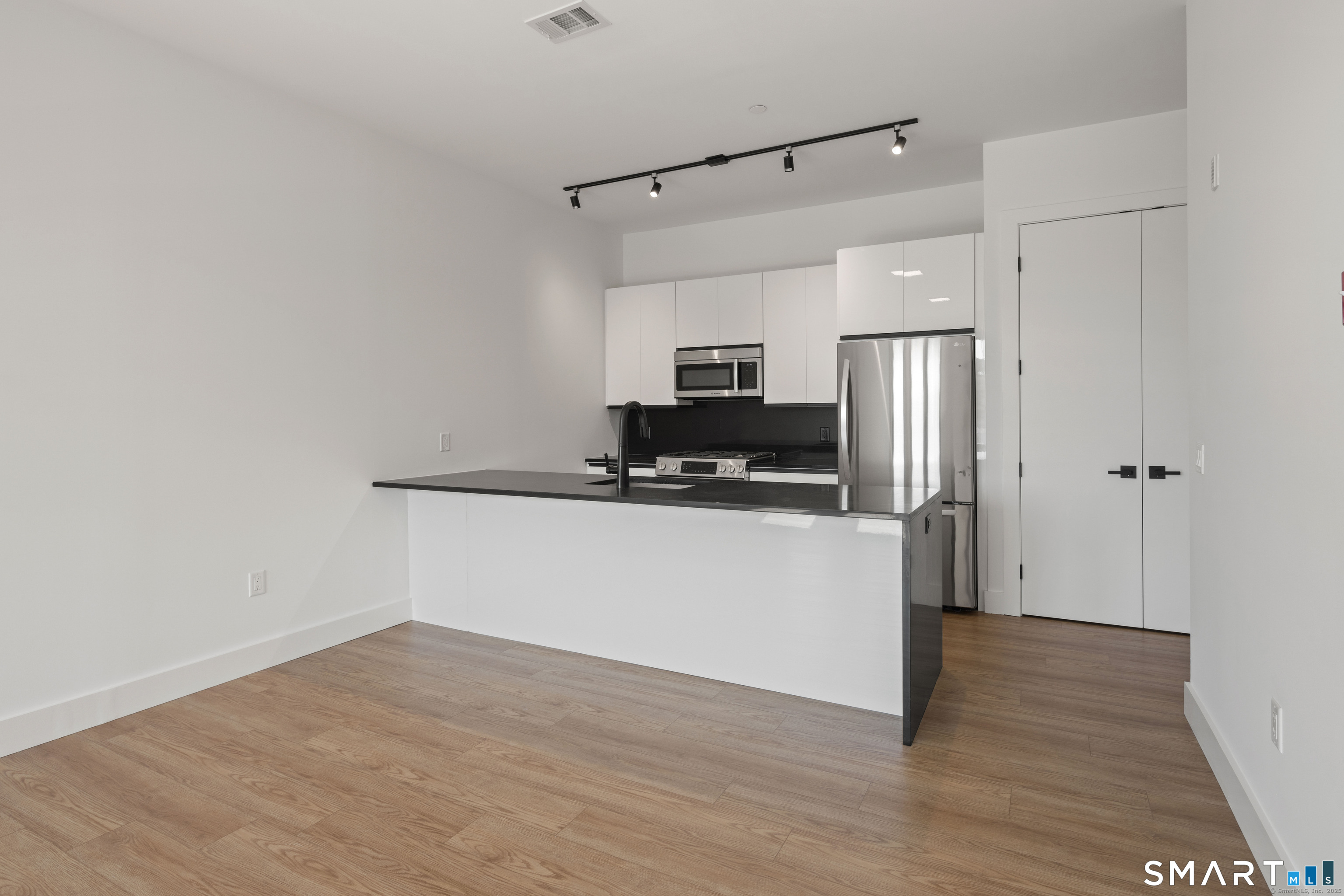 78 Unquowa Place Fairfield CT 06824