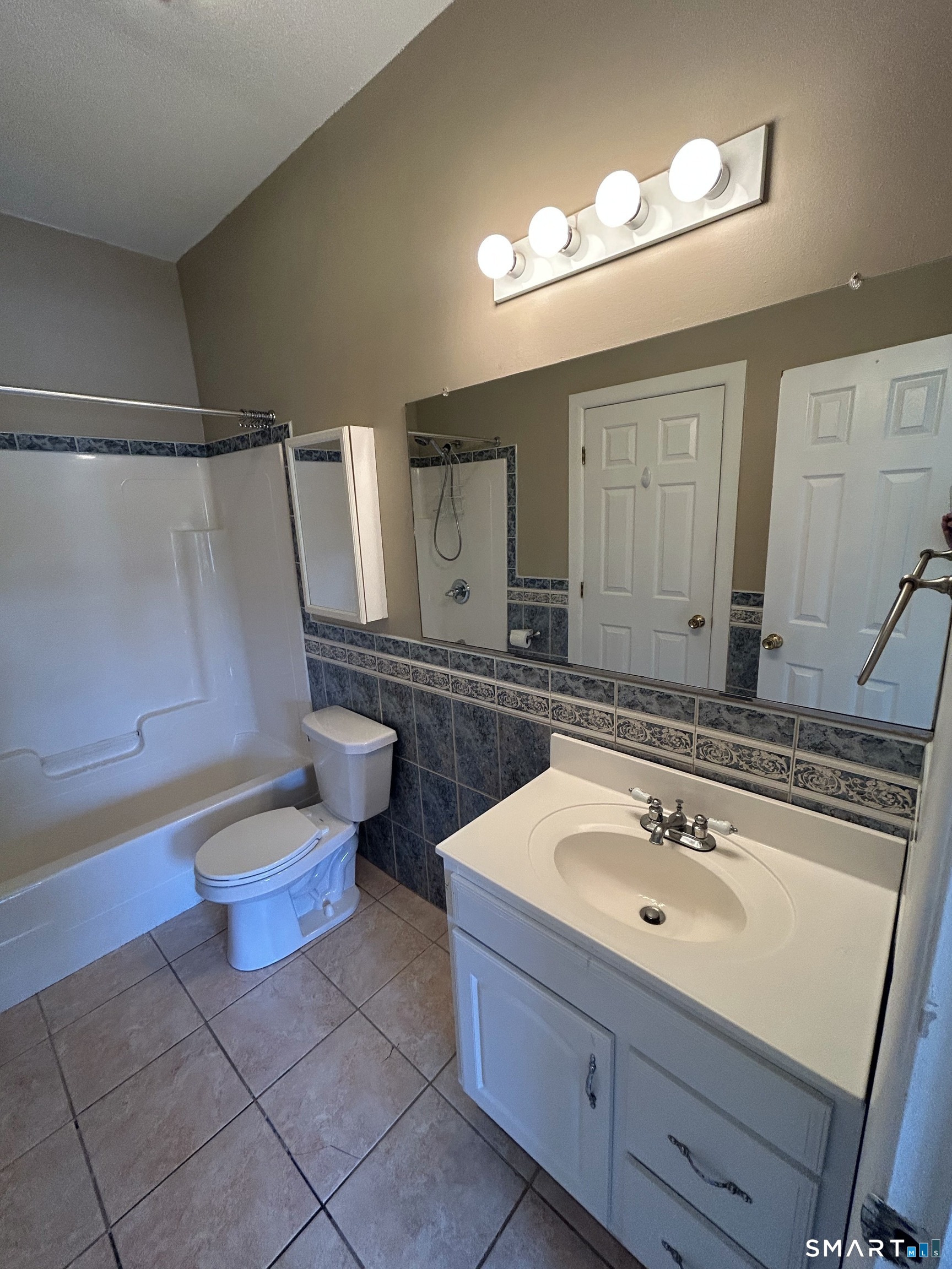 1064 Poquonnock Road Groton CT 06340