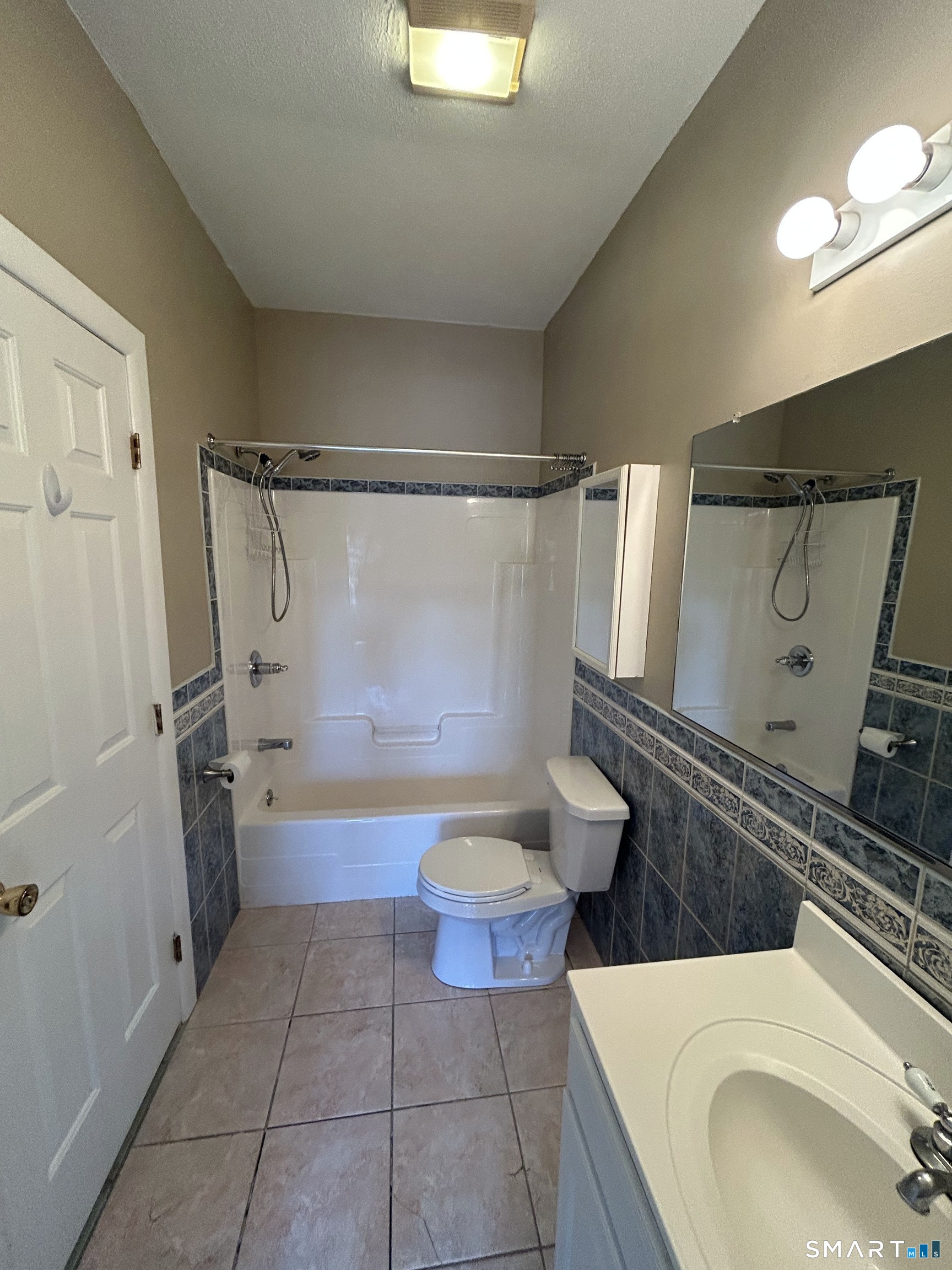 1064 Poquonnock Road Groton CT 06340