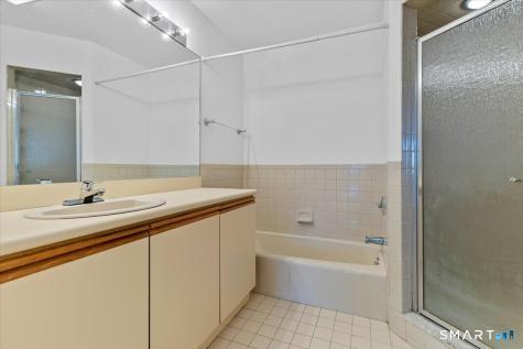 13 Harbour Close New Haven CT 06519