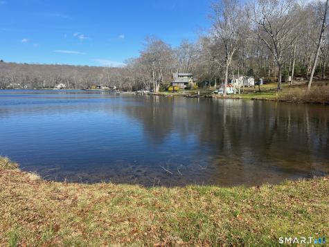 389-C Wyassup Road North Stonington CT 06359