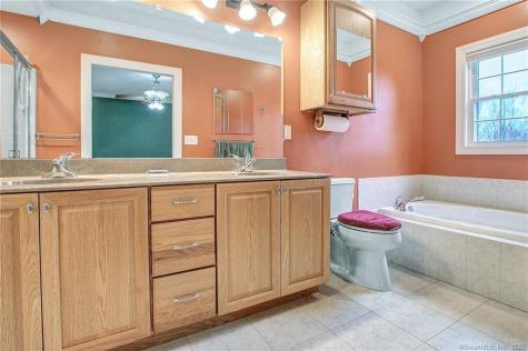 218 Woodlawn Drive Seymour CT 06483