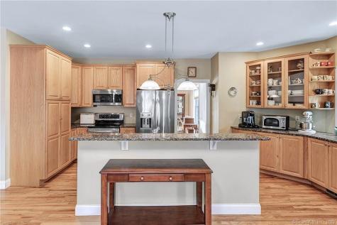 218 Woodlawn Drive Seymour CT 06483