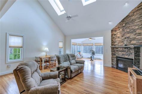 218 Woodlawn Drive Seymour CT 06483