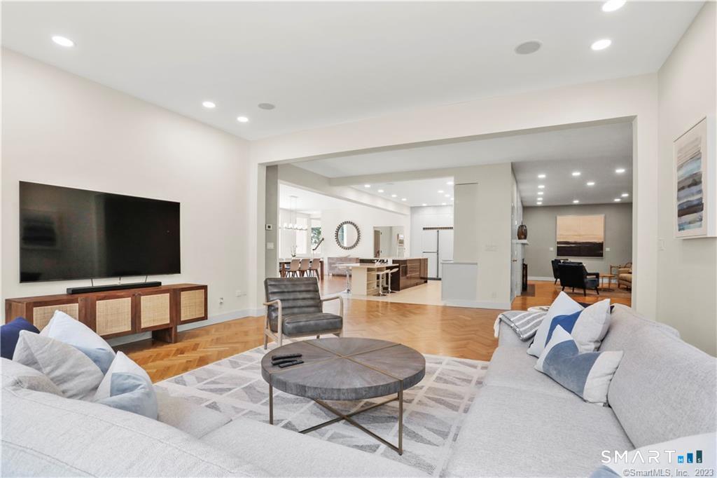 345 Governors Lane Fairfield CT 06824