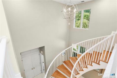 345 Governors Lane Fairfield CT 06824