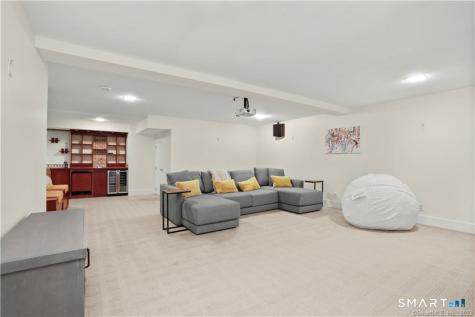 345 Governors Lane Fairfield CT 06824