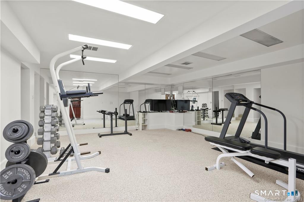 345 Governors Lane Fairfield CT 06824