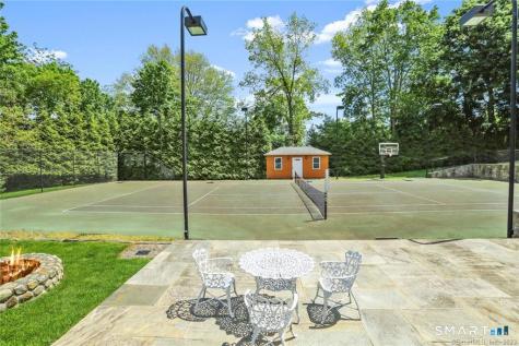 345 Governors Lane Fairfield CT 06824