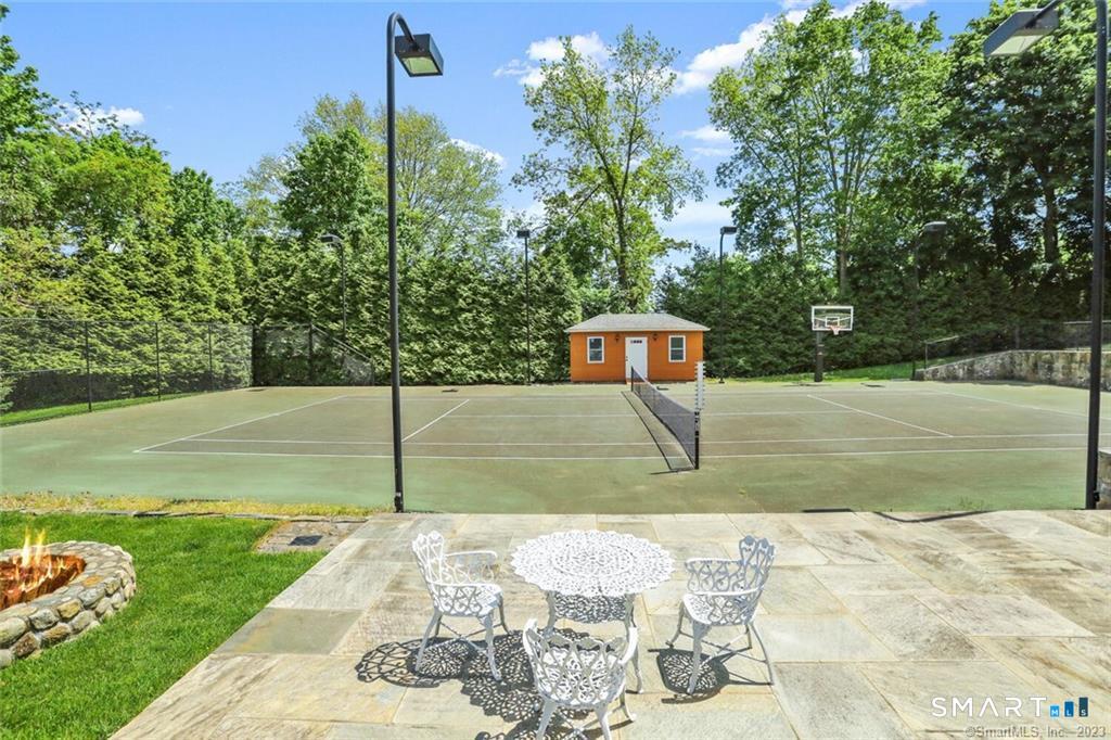 345 Governors Lane Fairfield CT 06824