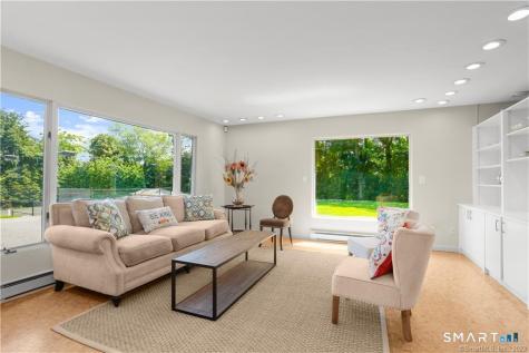 345 Governors Lane Fairfield CT 06824