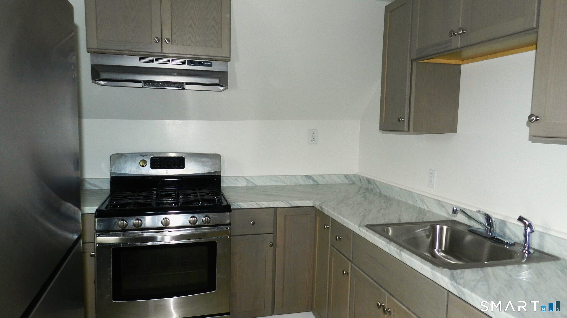 1655 Iranistan Avenue Bridgeport CT 06604