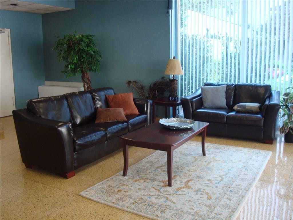 887 Farmington Avenue West Hartford CT 06119