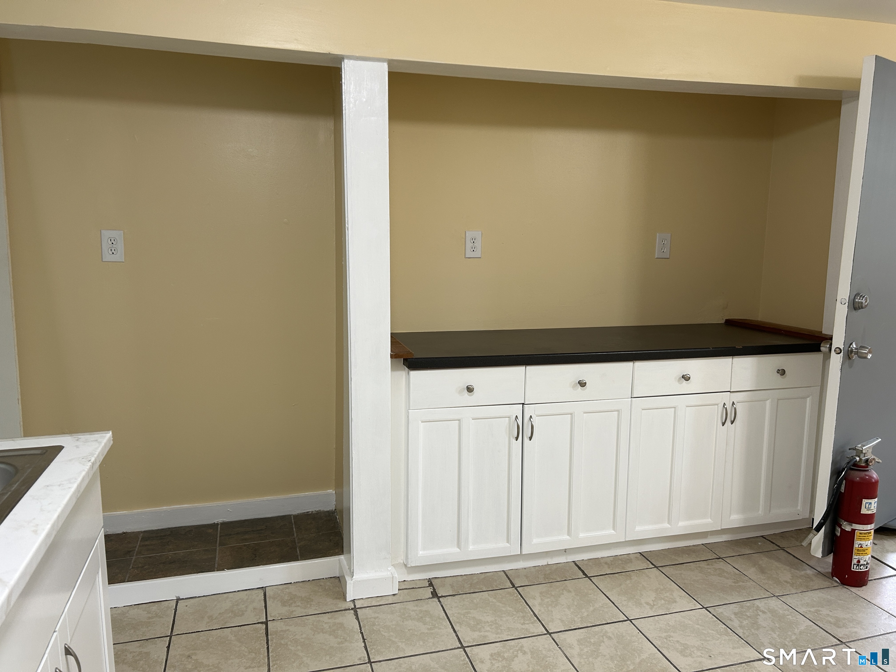 27 Jay Street New London CT 06320