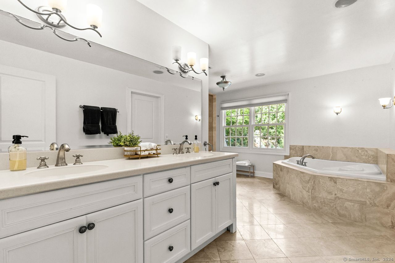 14 Magellan Lane Easton CT 06612