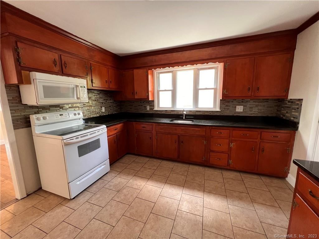 53 Pixlee Place Bridgeport CT 06610