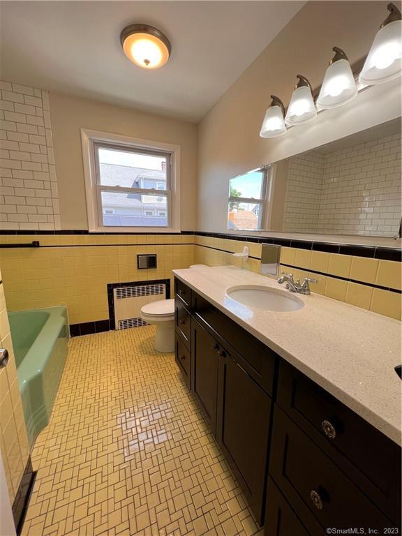 53 Pixlee Place Bridgeport CT 06610
