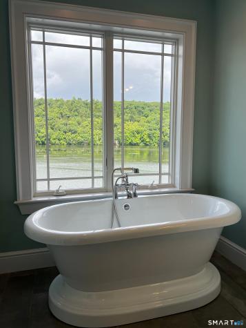 29 Bankside Trail Newtown CT 06482
