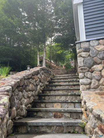 29 Bankside Trail Newtown CT 06482