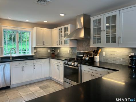 29 Bankside Trail Newtown CT 06482