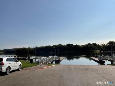 38 Glastonbury Avenue Rocky Hill CT 06067